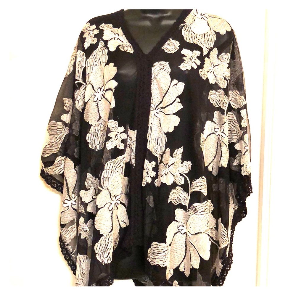 Summer ready black and white v neck tunic.